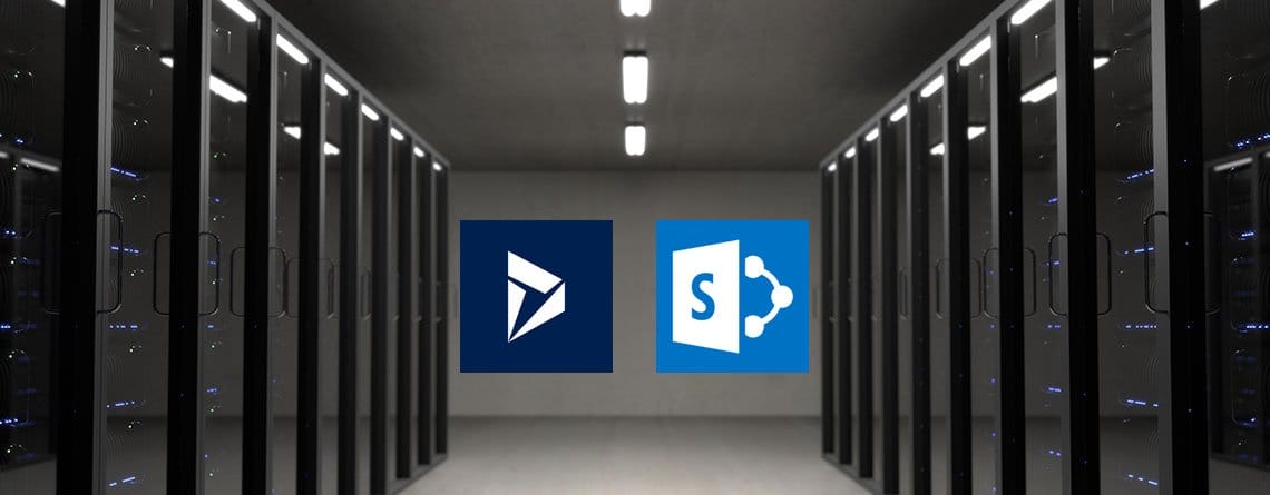 Ein Serverraum mit zwei blau-weißen Logos für SharePoint und Dynamics 365.