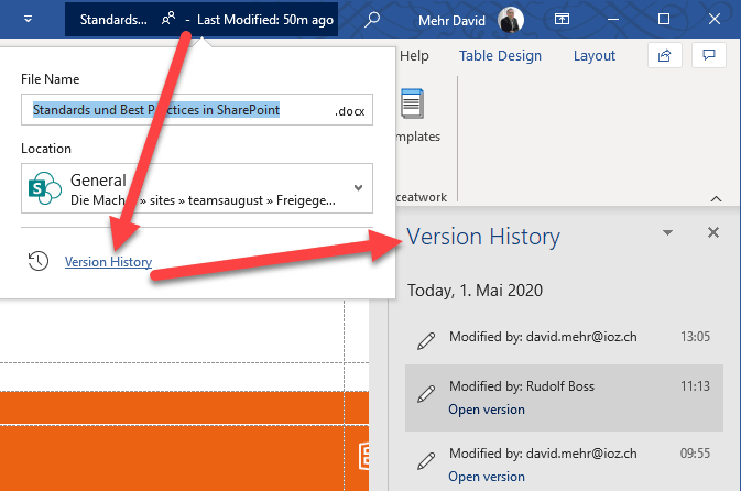 Die Produktivitäts-Anwendungen von Microsoft 365 führen eine History der Änderungen an Dokumenten. Diese kann über die Titelzeile abgerufen und alte Versionen wiederhergestellt werden.