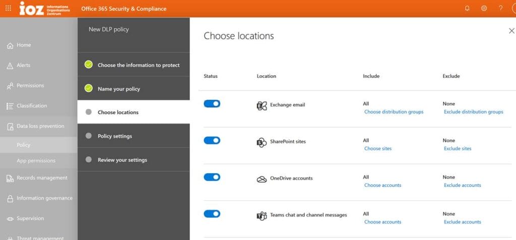 Screenshot des Security & Compliance-Centers, auf welchem zu sehen ist, dass der Administrator Exchange, SharePoint, Onedrive und Teams als Plattformen ausgewählt hat, auf welchen die Policy aktiv sein soll.